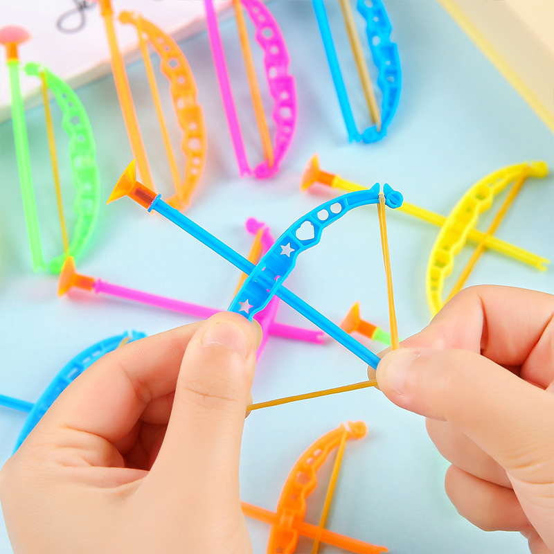 Colorful Plastic Bow and Arrow - مراجعة Kids Outdoor Archery Set وسعره
